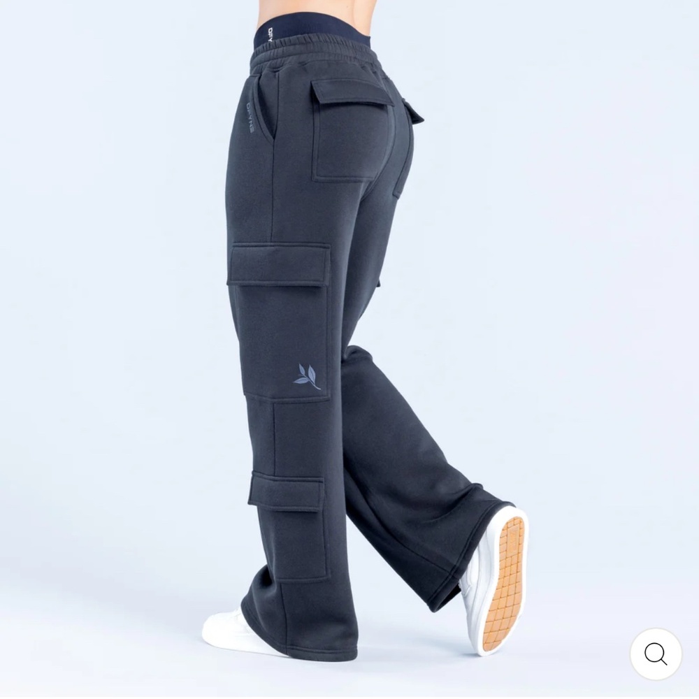 ISO DFYNE Lanyi Edit Wide Leg Cargo Joggers